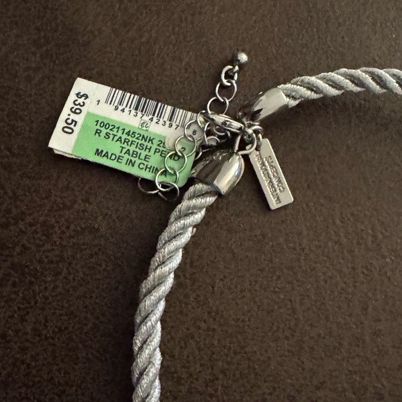 Inc Elegant Silver Starfish Pendant Necklace - Picture 5 of 6